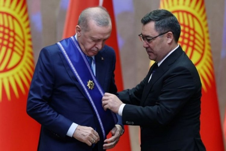 Cumhurbaşkanı Erdoğan'a Manas Nişanı takdim edildi