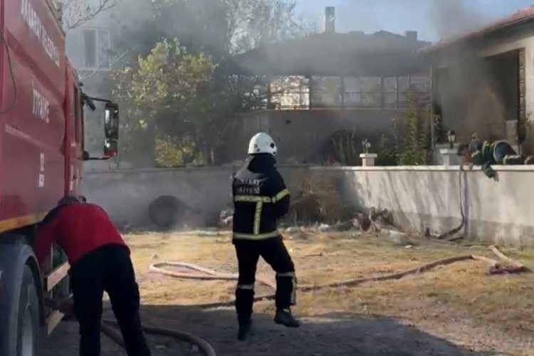 Aksaray'da bir evin bodrumunda çıkan yangın panik yarattı