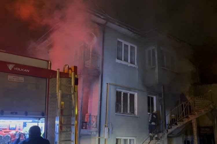 Bolu'da 3 katlı evde yangın &ccedil;ıktı