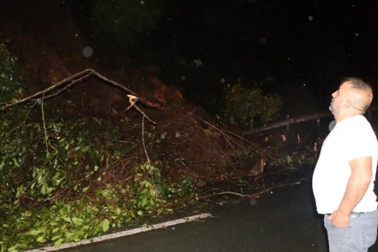 Karadeniz Sahil Yolu heyelan nedeniyle tek yönlü trafiğe kapandı