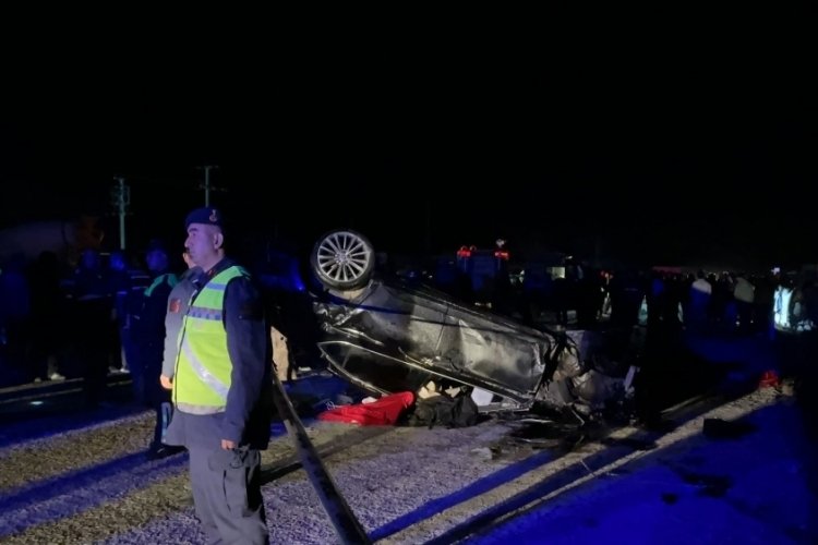 Osmaniye'de 2 otomobil ve 1 traktörün karıştığı zincirleme kaza: 3 ölü