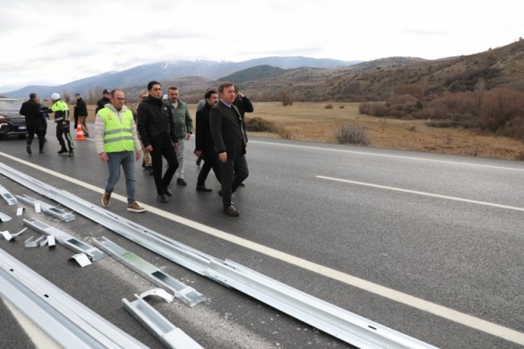 Ölümlü trafik kazalarının meydana geldiği yola bariyerli tedbir