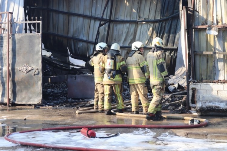 İzmir'de kimya fabrikasında yangın: 2 yaralı