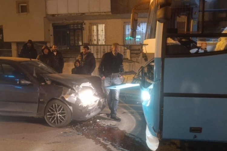 Erzurum'da otomobil ile otobüs çarpıştı: 1 yaralı