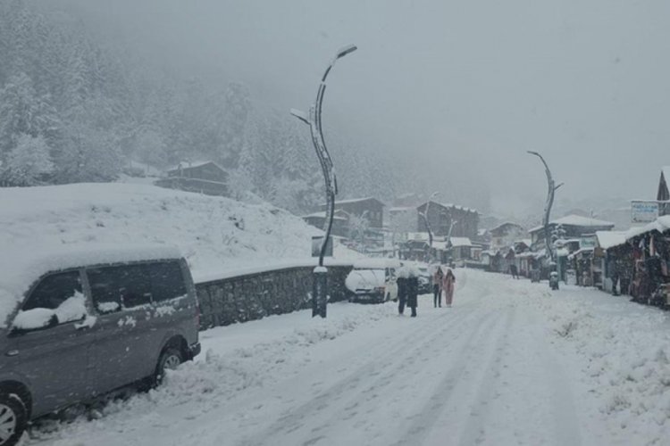 Ayder Yaylası'nda kar kalınlığı 20 santimetreye ulaştı