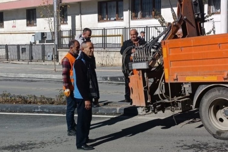 Hakkari'de cadde ve sokaklara trafik levhaları yerleştirildi