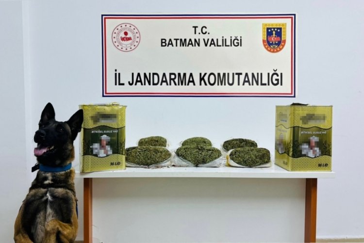 Batman'da tenekelerin içinde 5 kilo 800 gram kubar esrar yakalandı