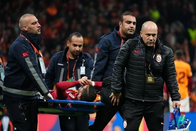 Galatasaray'a kötü haber! Mauro Icardi, sahayı sedyeyle terk etti