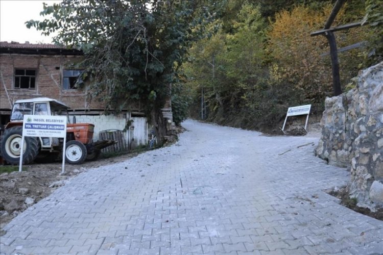 Bursa İnegöl'de yollar parke taşla kaplanıyor 