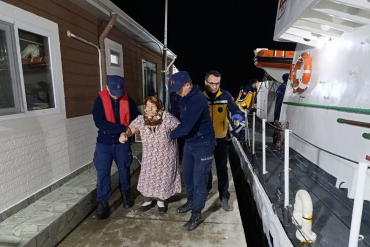 Hava ve deniz şartları engel olmadı: Sahil Güvenlikten adalara umut taşıyan operasyon