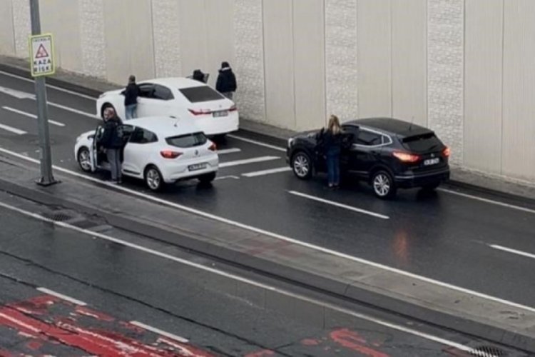 E-5'te Atat&uuml;rk'e saygı duruşu! Trafik durdu