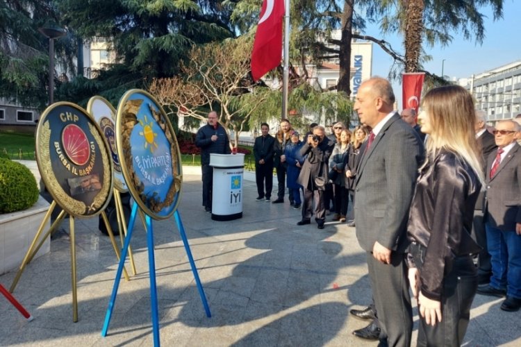 Bursa'da İYİ Parti Atatürk'ü andı!