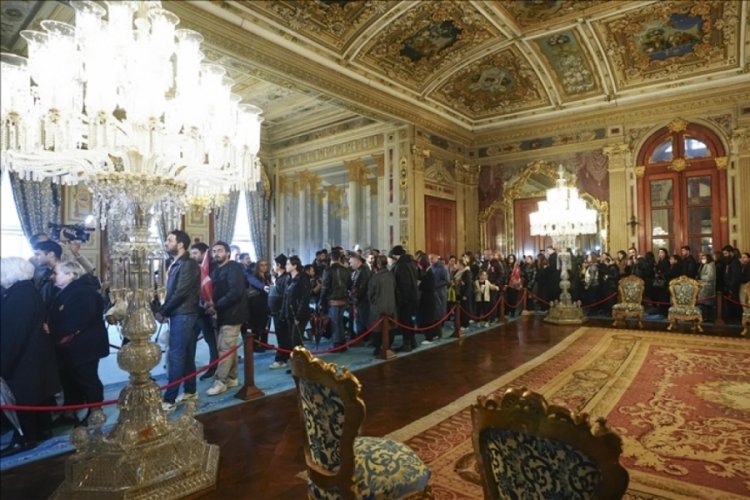 Büyük Önder Atatürk, Dolmabahçe Sarayı'ndaki odasında törenle anıldı