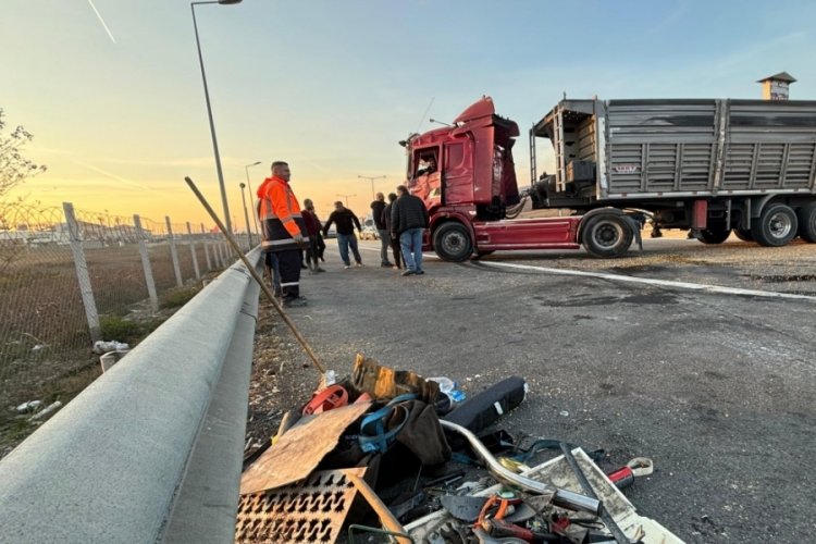 Devrilen tır kaldırıldı, TEM Otoyolu trafiğe açıldı