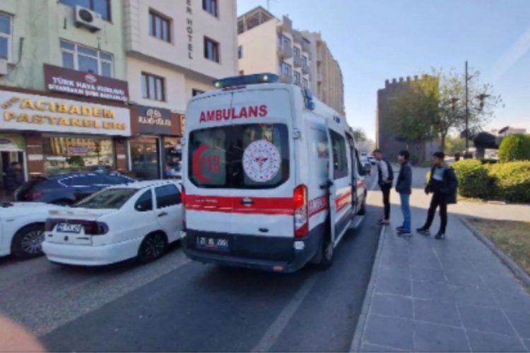 Diyarbakır'da mendil satan &ccedil;ocuğa sokak k&ouml;pekleri saldırdı