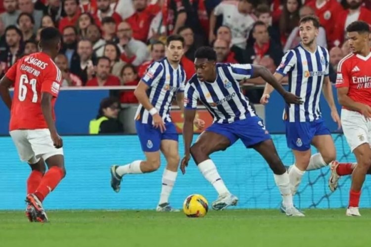 Dev maçta Benfica, Porto'yu devirdi
