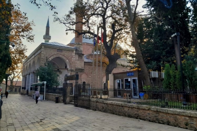 Bursa'da tarihi cami ve t&uuml;rbelerdeki &ouml;zel g&uuml;venlik&ccedil;iler &ccedil;ekiliyor