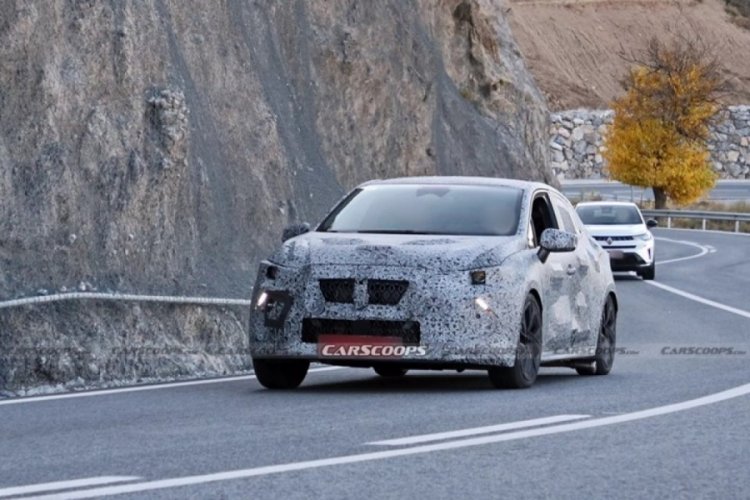Bursa'da da &uuml;retilen yeni nesil Renault Clio kamuflajlı g&ouml;r&uuml;nt&uuml;lendi!