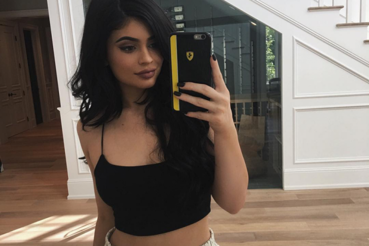 Kylie Jenner'dan ilgin&ccedil; ev kombini paylaşımı! B&ouml;ylesini g&ouml;rmediniz