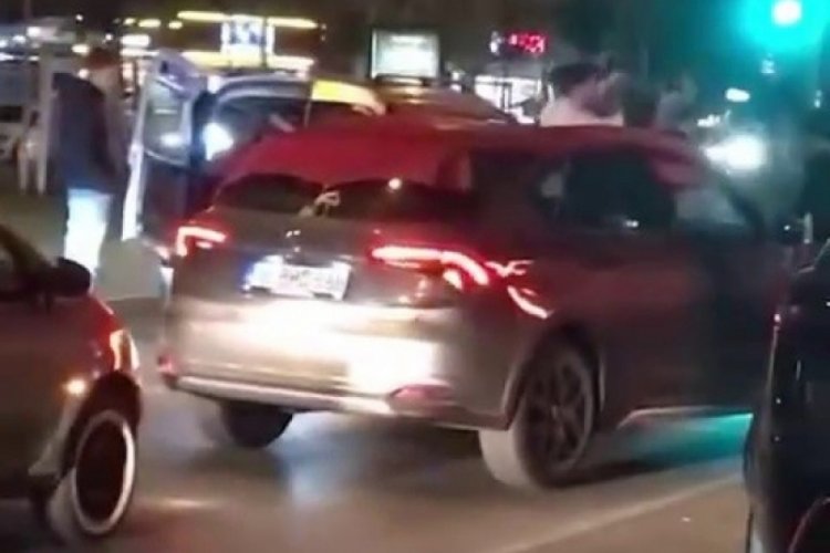 Bursa'da asker eğlencesinde yolu kesip &ccedil;iftetelli oynadılar