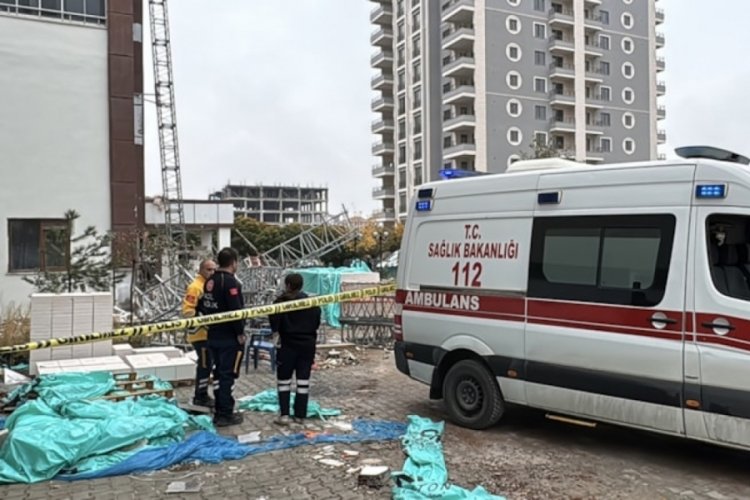 Malatya'da inşaat iskelesi &ccedil;&ouml;kt&uuml;: 2 kişi hayatını kaybetti