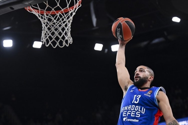 Anadolu Efes Baskonia'ya konuk oluyor!