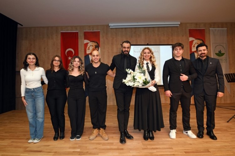 Bursa'da Osmangazililer Atat&uuml;rk'&uuml; an(la)dı