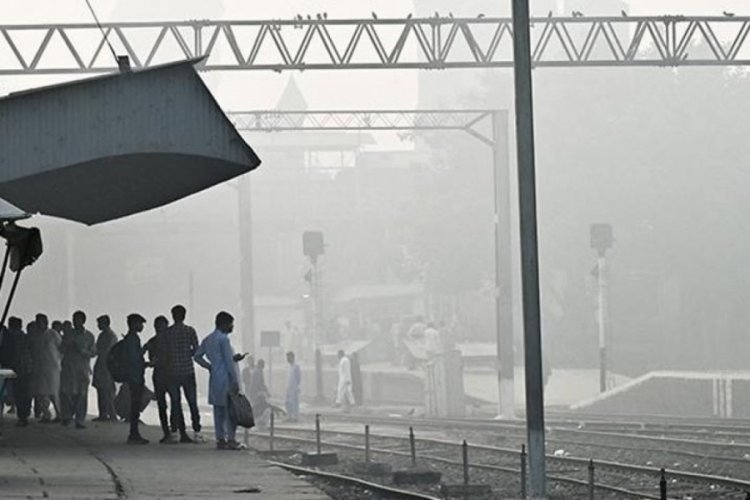 Pakistan, 26 kişinin &ouml;ld&uuml;ğ&uuml; patlamanın ardından tren seferlerini iptal etti