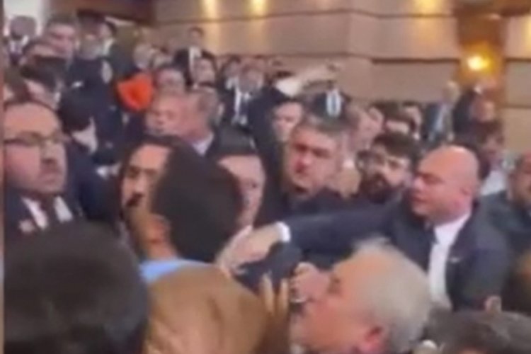 İBB Meclisi'nde kavga &ccedil;ıktı