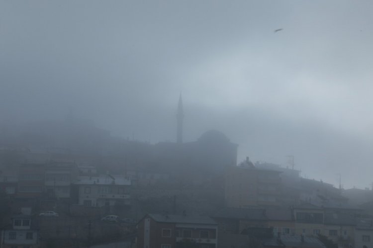 Bayburt'u yoğun sis etkili oldu!