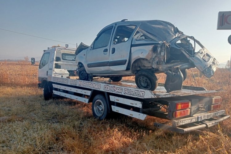 Burdur'da araç takla attı : 21 yaşındaki genç kız yaşamını yitirdi