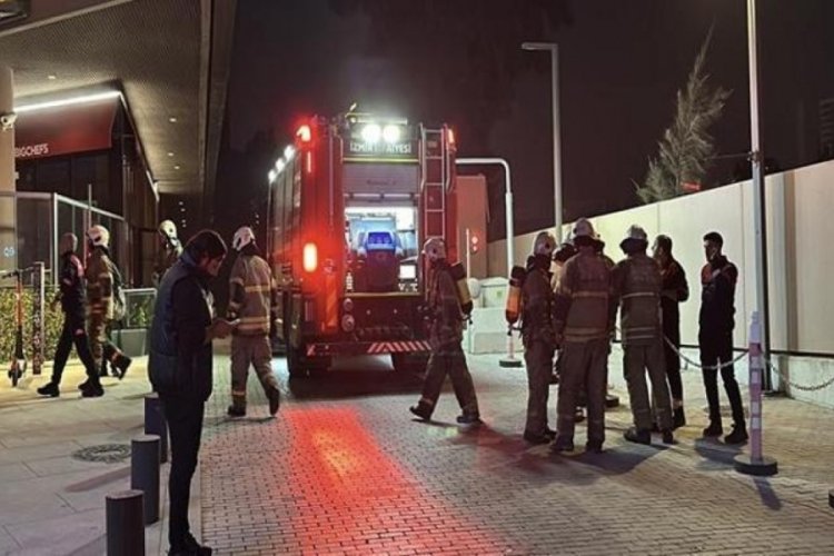 İzmir'de AVM yangını! 3 kişi dumandan etkilendi