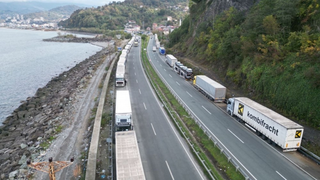 Sarp "sinir" kapısı: TIR sürücüleri günlerdir bekliyor 