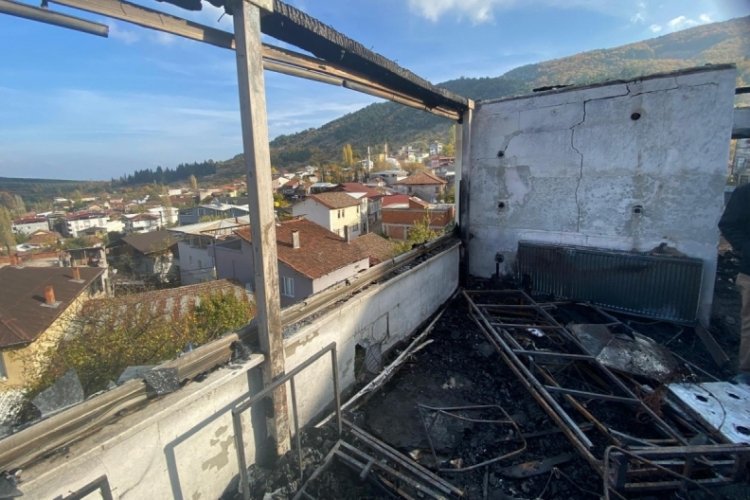 Bursa'da kaymakamdan evi yanan aileye destek!&nbsp;