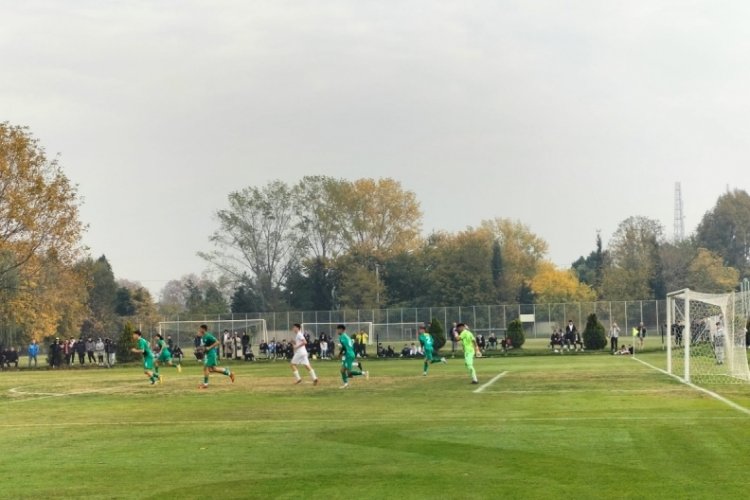 Bursaspor U17, Eyüpspor'u yenerek liderliğini korudu