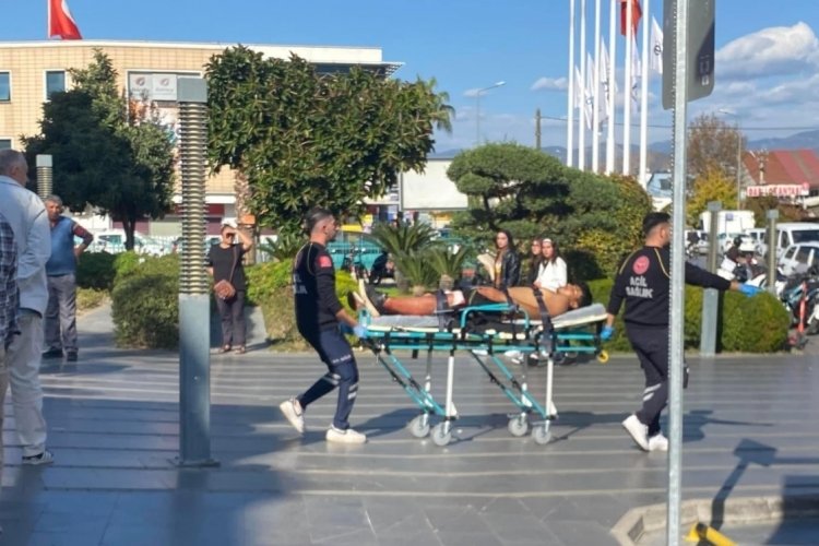 "Kızlara neden bakıyorsun" diyerek bıçakladı: 1 yaralı