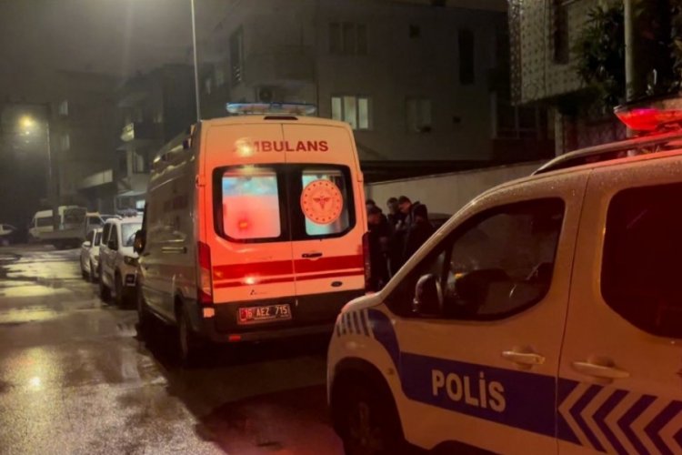 Bursa'da arkadaşıyla tartışıp sinir krizi geçirdi! Cama attığı yumruk bileğini kesti