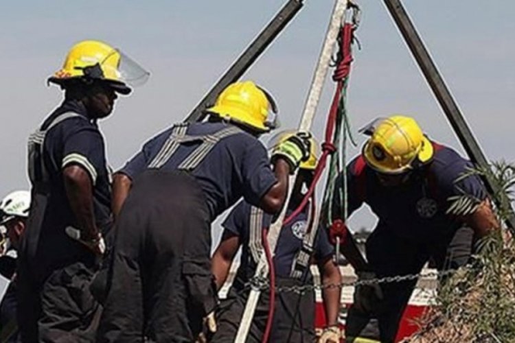 Güney Afrika'da yeraltında aç ve susuz kalan kaçak madenciler, polise teslim olmuyor