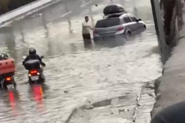 İzmir'de sağanak etkili oldu