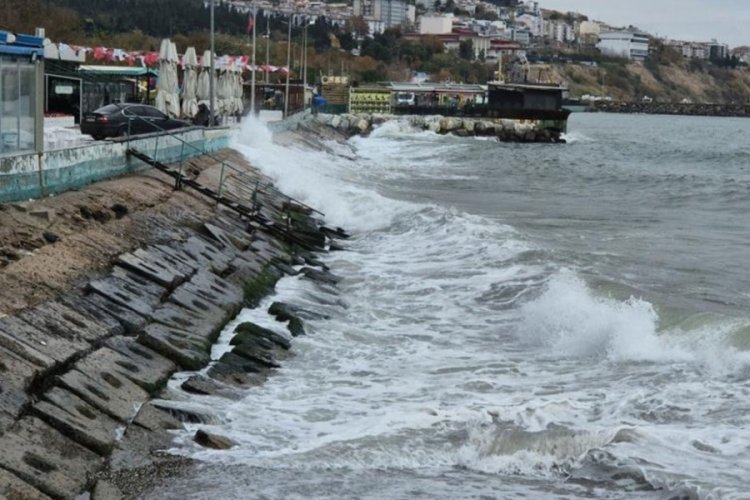 Marmara'da Poyraz şiddetini arttırdı