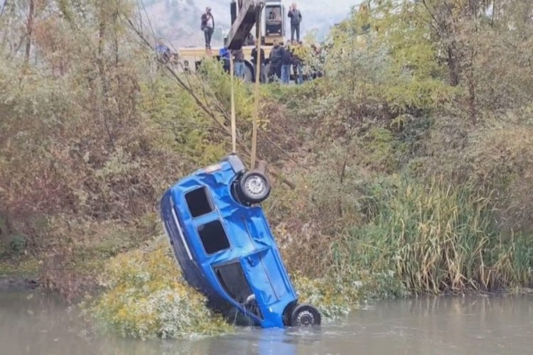 Amasya'da yolan çıkan araç nehre uçtu