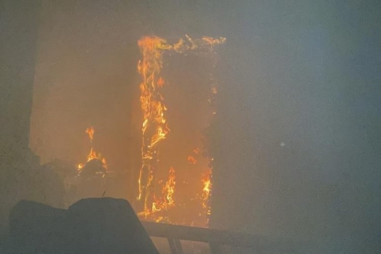 Aksaray'da sobadan sıçrayan kıvılcım evi yaktı