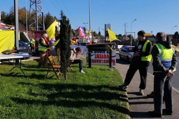 Fransa'da Sarı Yelekliler yeniden sokaklarda!