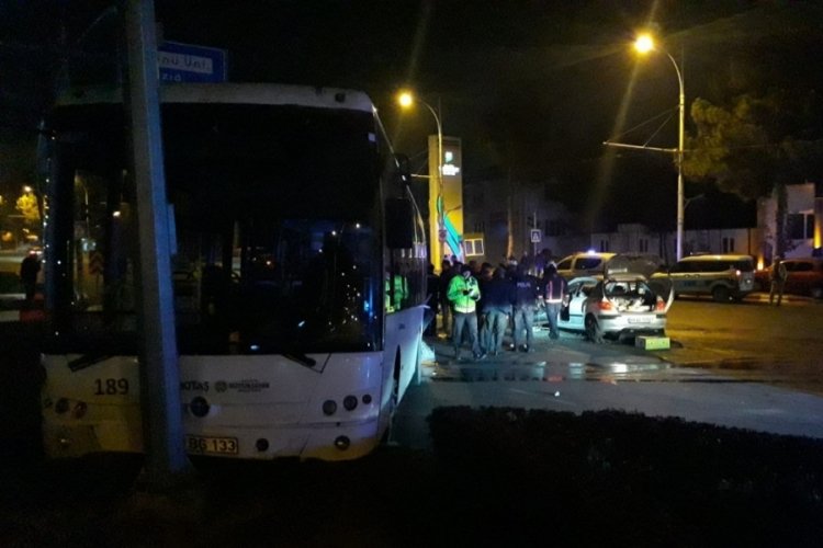 Malatya'da halk otobüsü ile otomobil çarpıştı