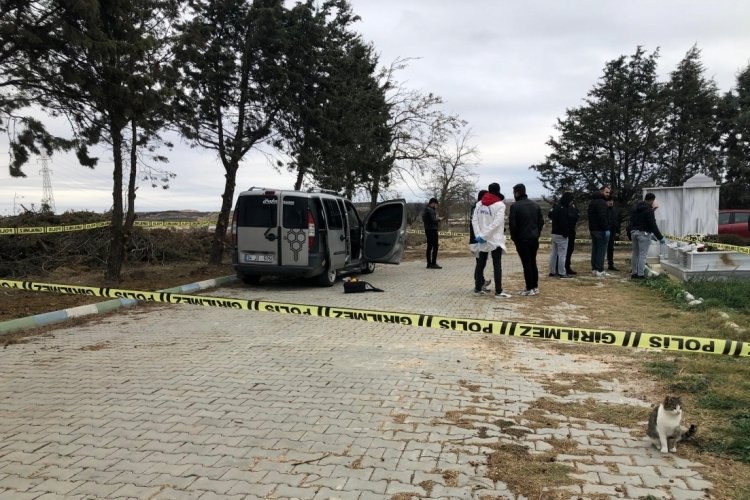 Tekirdağ'da iki kuzen mezarlıkta park halindeki araçta ölü bulundu