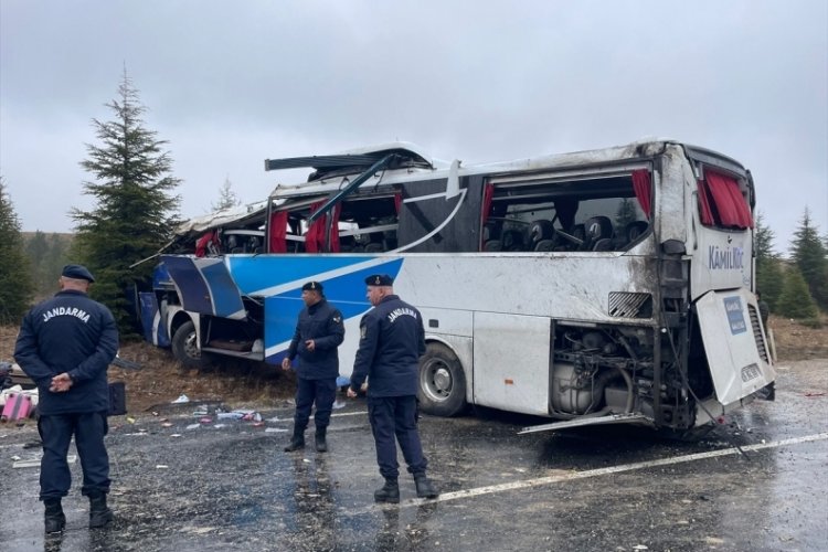 Bursa seferi yapan yolcu otobüsü devrildi: 1 kişi öldü, 30 kişi yaralandı