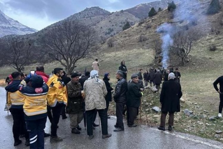 Van'da dağdan kopan kaya parçalarının altında kaldı hayatını kaybetti