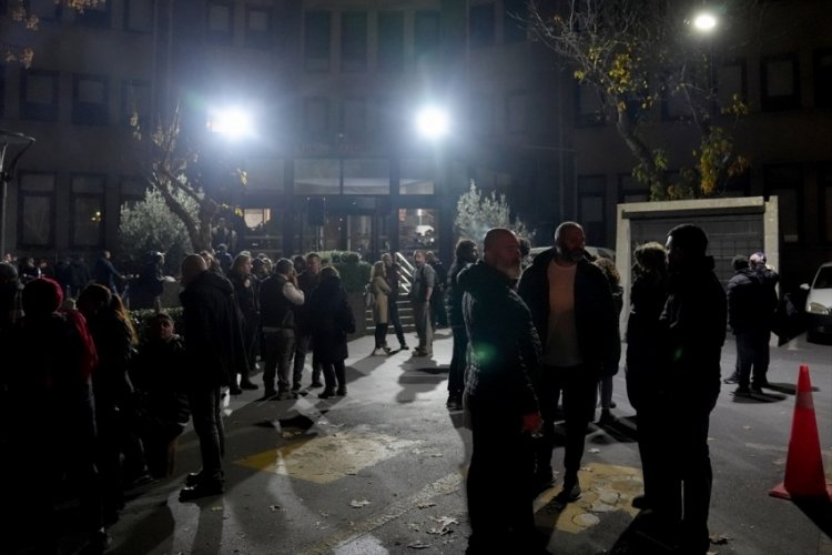 Kadıköy Belediyesi işçilerinin aldığı grev kararı bir dakika sürdü