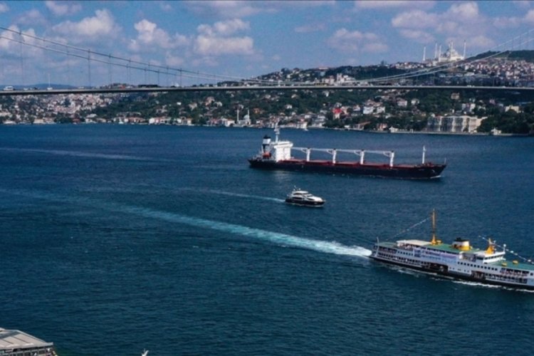 İstanbul Boğazı'nda gemi trafiği çift yönlü askıya alındı 