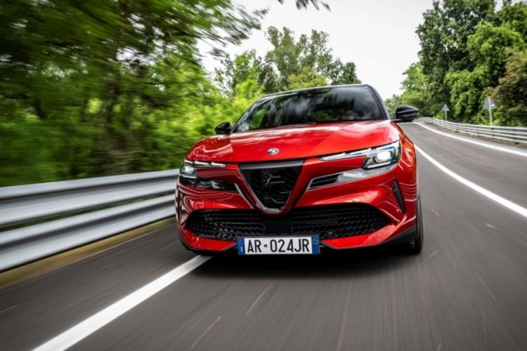 Alfa Romeo, İtalya Hükümeti ile ters düştü! Modelin ismini değiştirmek zorunda kaldı